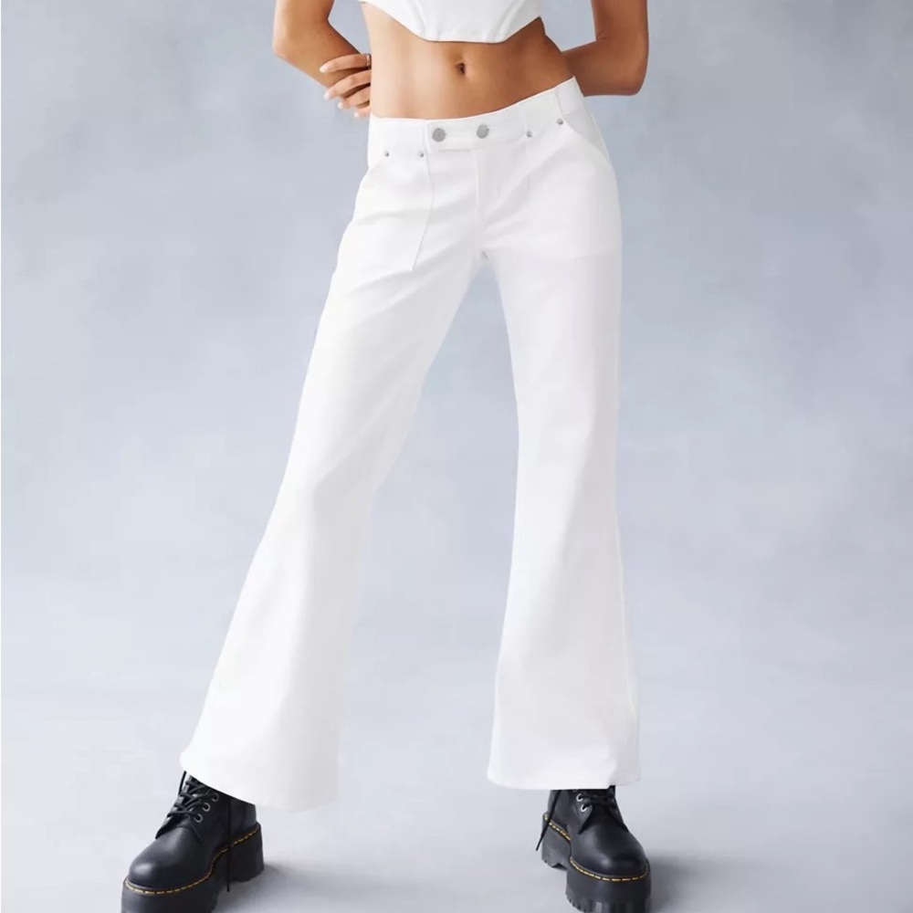 BDG WHITE MICRO LOW WAIST FLARE JEANS URBAN SIZE 28